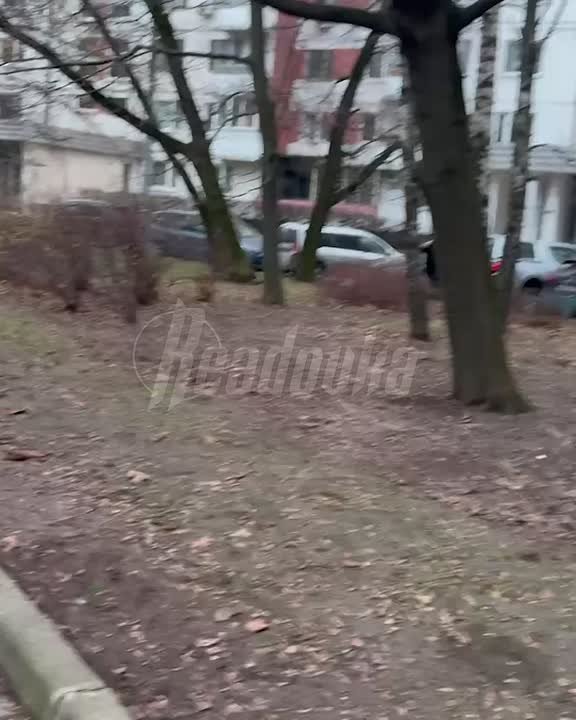 Трое неадекватов устроили стрельбу в жилом дворе на западе Москвы