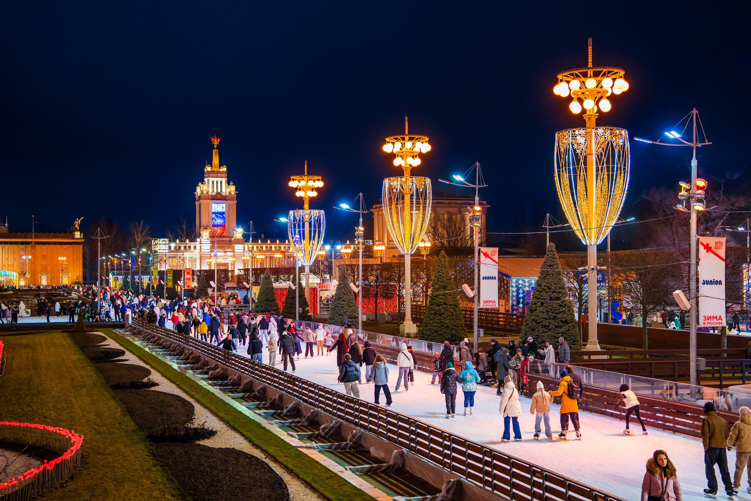 ВДНХ украсили к зимним праздникам ВДНХ украсили к зимним праздникам