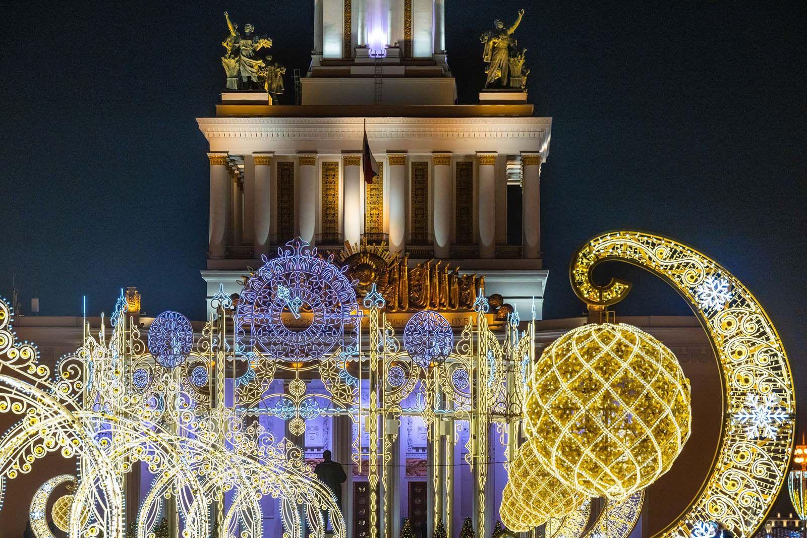 ВДНХ украсили к зимним праздникам ВДНХ украсили к зимним праздникам