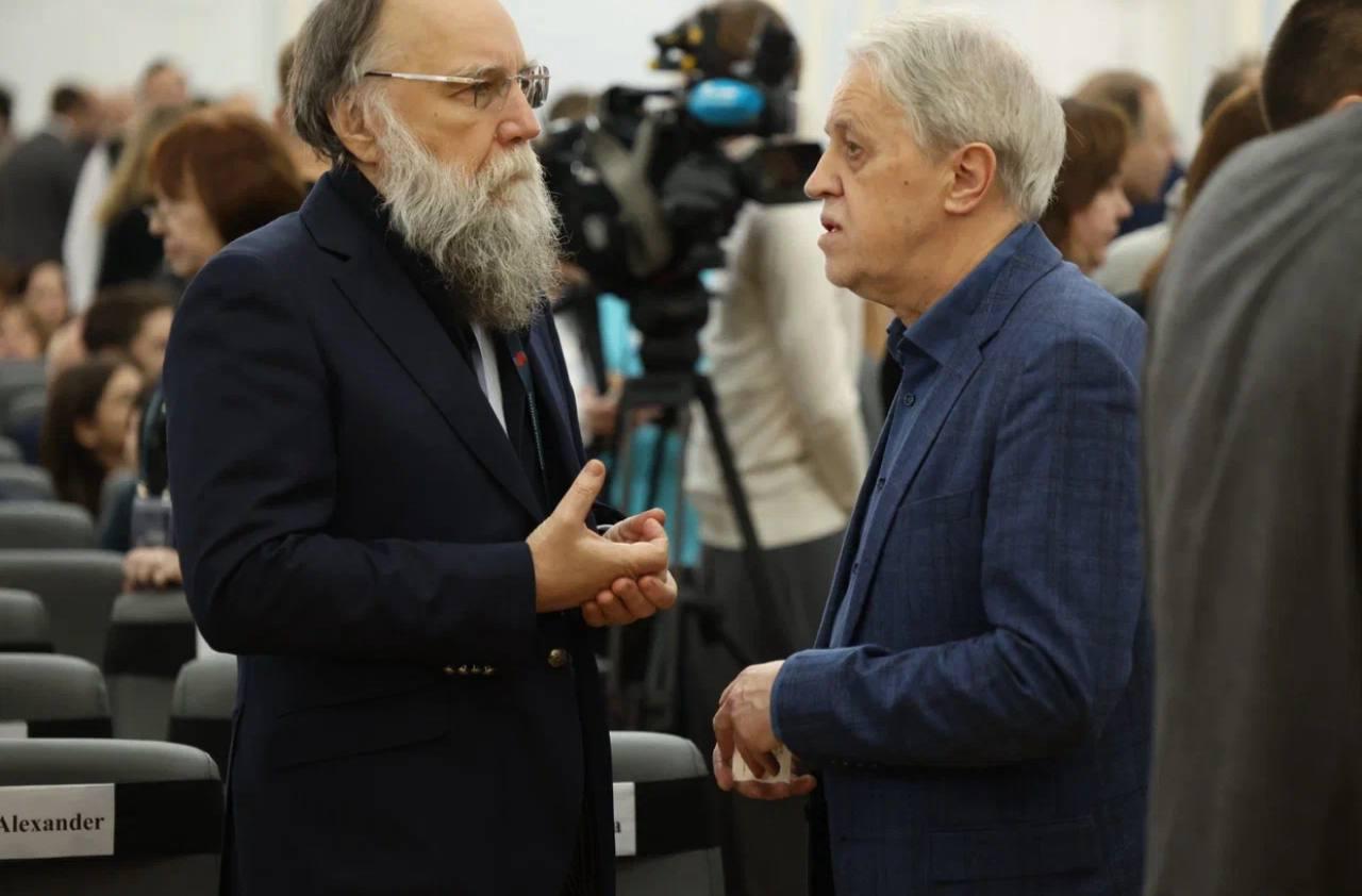 Российские ученые представили первый в мире учебник по социальной архитектуре Российские ученые представили первый в мире учебник по социальной архитектуре