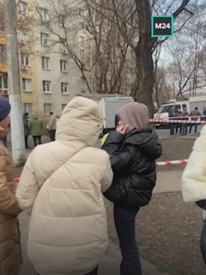 Три человека пострадали из-за химикатов в столичной многоэтажке