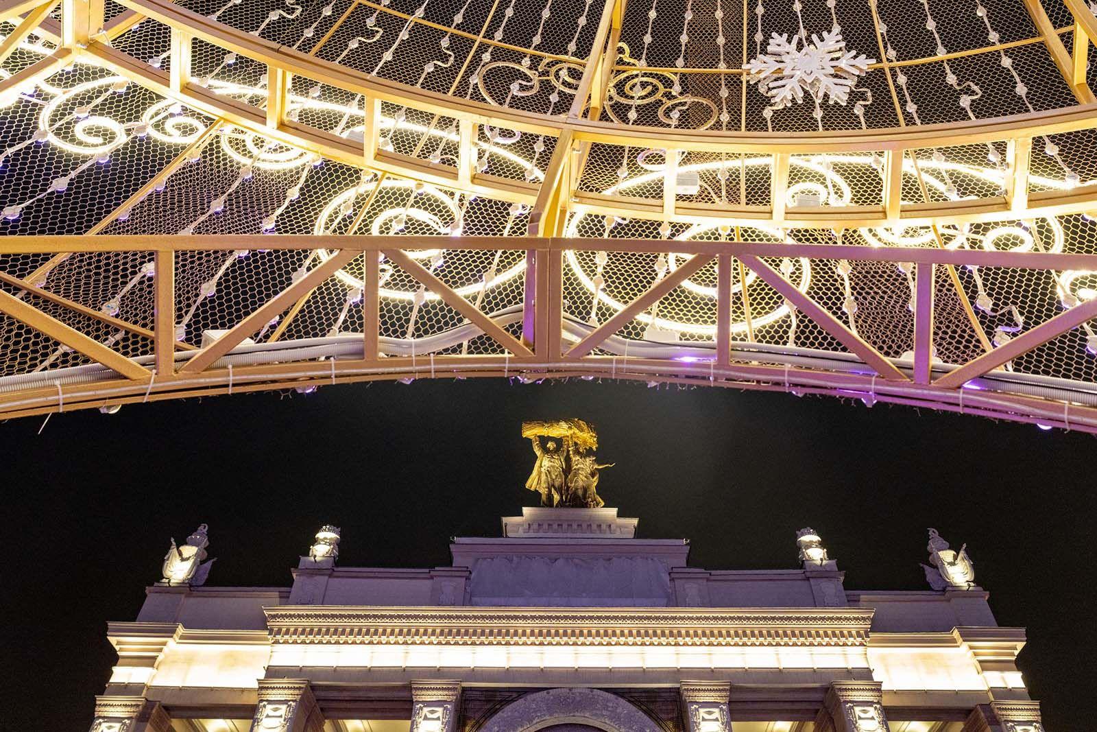 ВДНХ украсили к зимним праздникам ВДНХ украсили к зимним праздникам