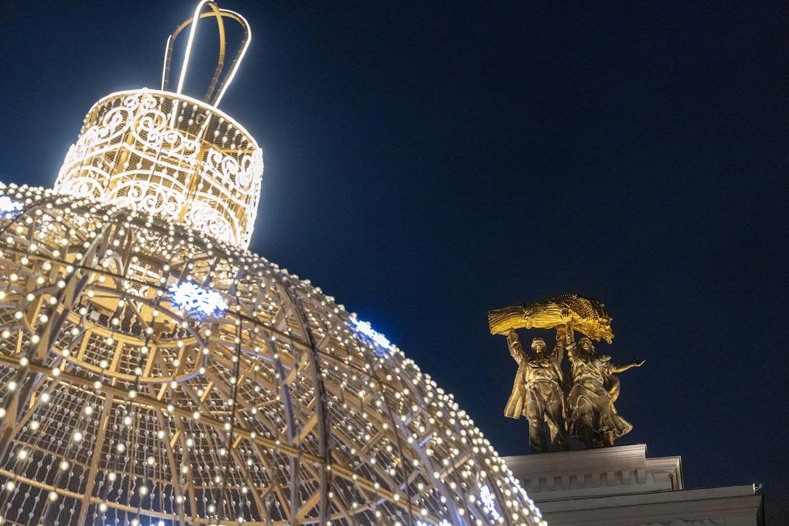 ВДНХ украсили к зимним праздникам ВДНХ украсили к зимним праздникам