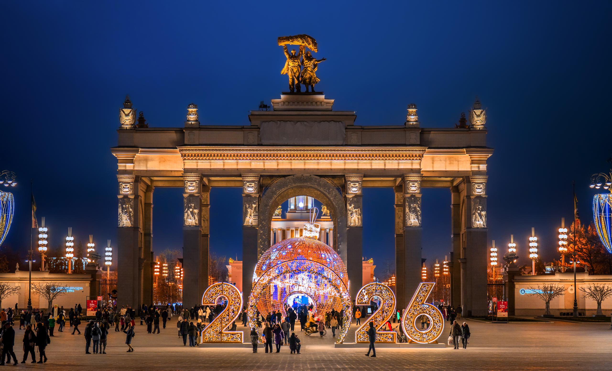 ВДНХ украсили к зимним праздникам
