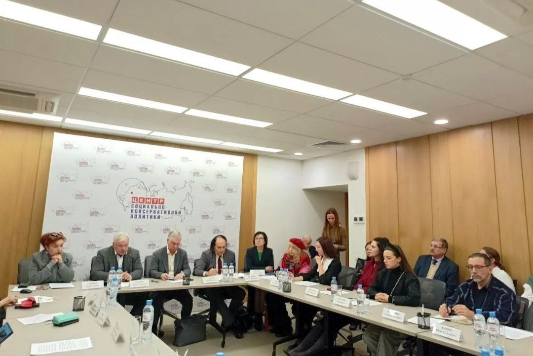 Эдуард Басурин: Межрегионaльное общественное пaтриотическое движение "ВЕЧНО ЖИВЫЕ", совместно с Секретaриaтом ОДКБ, Центром социально-консервaтивной политики и Московским Институтом театрального искусства имени Иосифа...