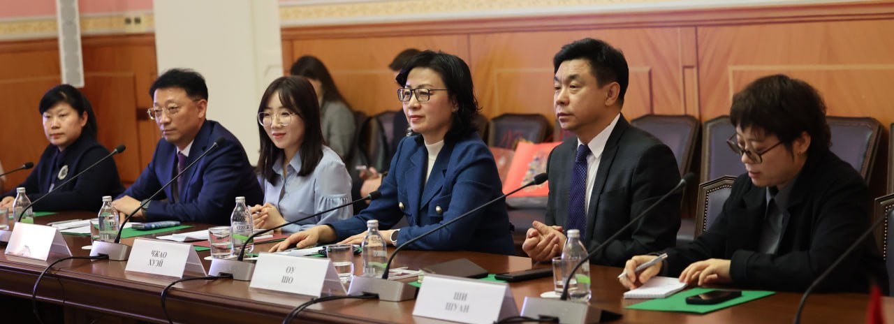 Столичный парламент посетила делегация из Китайской Народной Республики Столичный парламент посетила делегация из Китайской Народной Республики