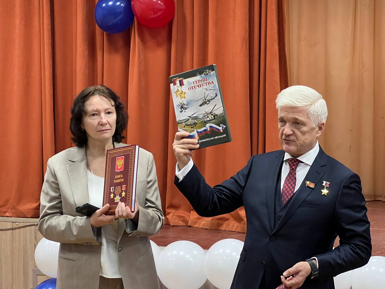 В День Героев Отечества Герой Российской Федерации, член комиссии МГД по безопасности, законодательству и регламенту Аркадий Корольков (фракция партии «Единая Россия») встретился с учениками своей родной школы в городе... В День Героев Отечества Герой Российской Федерации, член комиссии МГД по безопасности, законодательству и регламенту Аркадий Корольков (фракция партии «Единая Россия») встретился с учениками своей родной школы в городе...