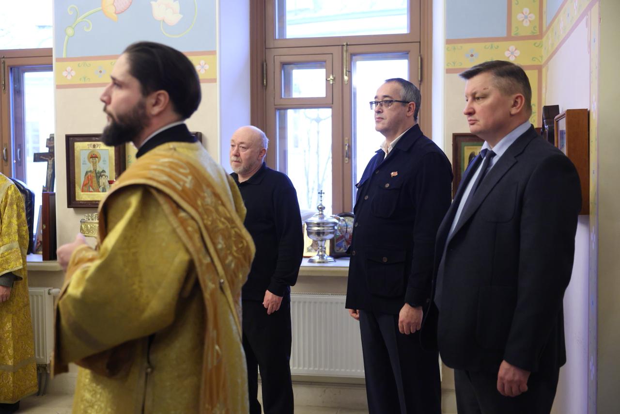 Алексей Шапошников: Долгожданный и очень радостный день для прихожан храма во имя Благоверного князя Александра Невского при Московской городской Думе! Сегодня наш храм снова обрёл свой «голос» – впервые за 10 лет раздался... Алексей Шапошников: Долгожданный и очень радостный день для прихожан храма во имя Благоверного князя Александра Невского при Московской городской Думе! Сегодня наш храм снова обрёл свой «голос» – впервые за 10 лет раздался...