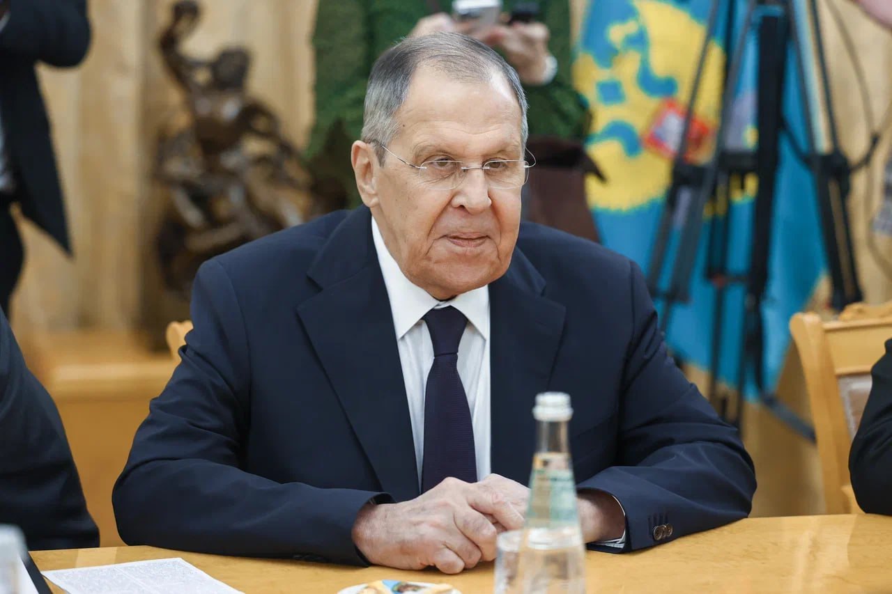 9 декабря состоялась встреча Министра иностранных дел Российской Федерации С.В.Лаврова с Министром внешнеэкономических связей и иностранных дел Венгрии П.Сийярто, находящимся в Москве для участия в 16-м заседании... 9 декабря состоялась встреча Министра иностранных дел Российской Федерации С.В.Лаврова с Министром внешнеэкономических связей и иностранных дел Венгрии П.Сийярто, находящимся в Москве для участия в 16-м заседании...