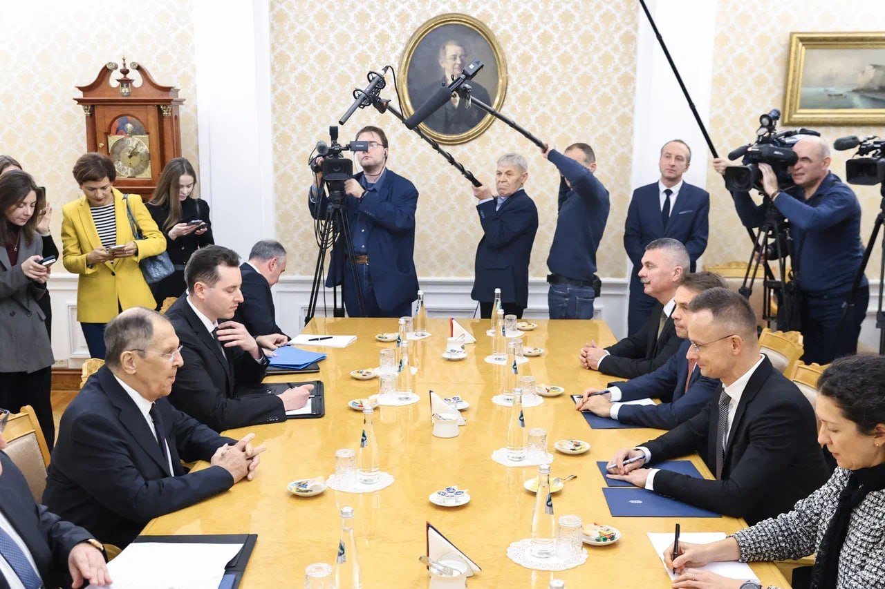 9 декабря состоялась встреча Министра иностранных дел Российской Федерации С.В.Лаврова с Министром внешнеэкономических связей и иностранных дел Венгрии П.Сийярто, находящимся в Москве для участия в 16-м заседании...