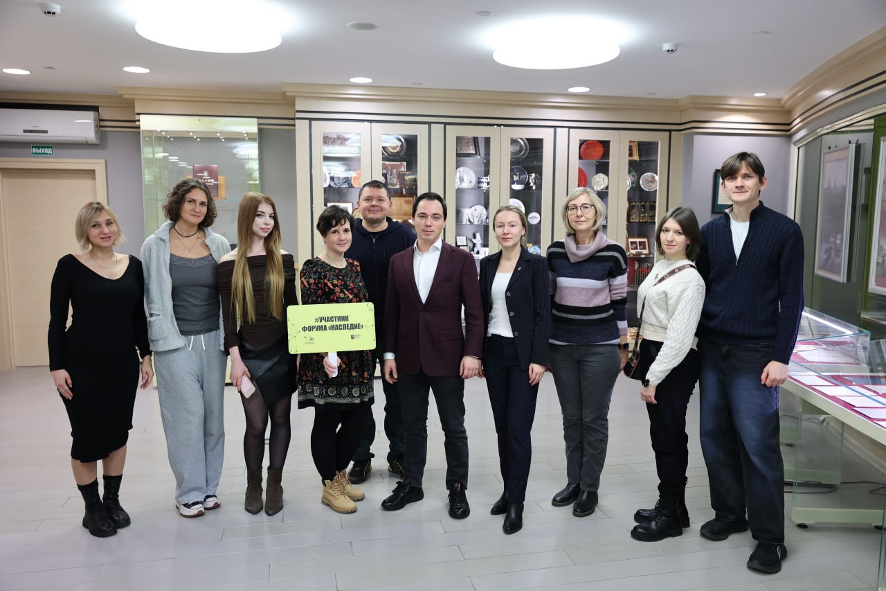 Певец и музыкант, член комиссии МГД по культуре и массовым коммуникациям Родион Газманов (фракция партии «Единая Россия») провел встречу с участниками молодежного форума «Наследие»