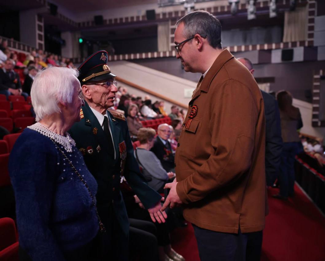 Алексей Шапошников: С Днём Героев Отечества! В этот день мы чествуем героев разных лет и эпох, которые, проявив доблесть и отвагу, защитили нашу страну Алексей Шапошников: С Днём Героев Отечества! В этот день мы чествуем героев разных лет и эпох, которые, проявив доблесть и отвагу, защитили нашу страну