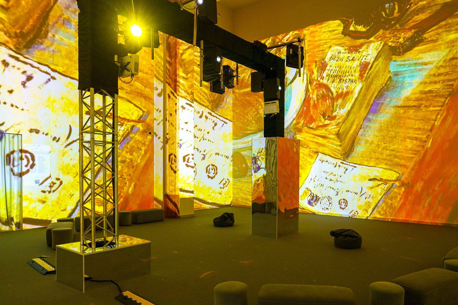 На ВДНХ открылась иммерсивная выставка о жизни и творчестве Винсента Ван Гога