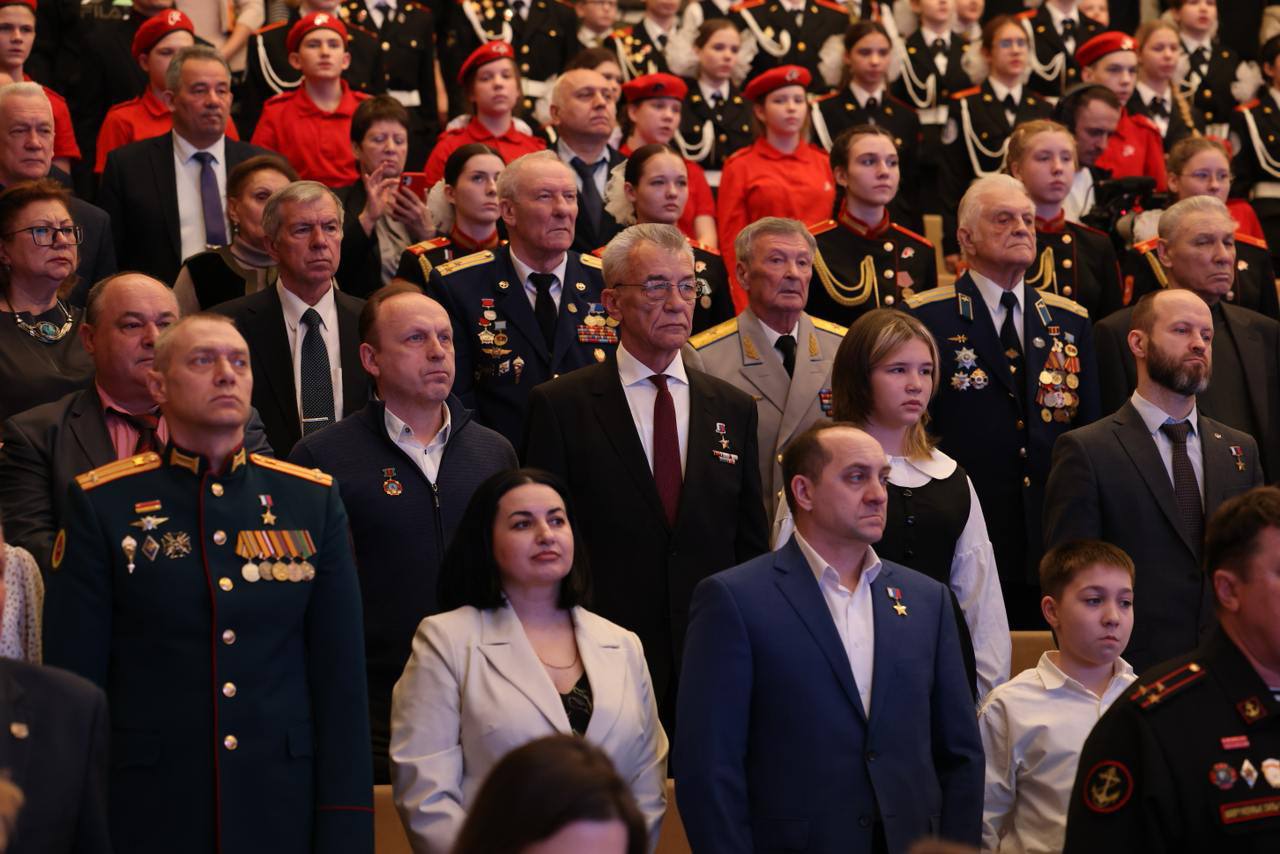 Алексей Шапошников: С Днём Героев Отечества! В этот день мы чествуем героев разных лет и эпох, которые, проявив доблесть и отвагу, защитили нашу страну Алексей Шапошников: С Днём Героев Отечества! В этот день мы чествуем героев разных лет и эпох, которые, проявив доблесть и отвагу, защитили нашу страну