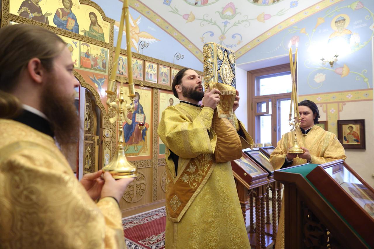 Алексей Шапошников: Долгожданный и очень радостный день для прихожан храма во имя Благоверного князя Александра Невского при Московской городской Думе! Сегодня наш храм снова обрёл свой «голос» – впервые за 10 лет раздался... Алексей Шапошников: Долгожданный и очень радостный день для прихожан храма во имя Благоверного князя Александра Невского при Московской городской Думе! Сегодня наш храм снова обрёл свой «голос» – впервые за 10 лет раздался...