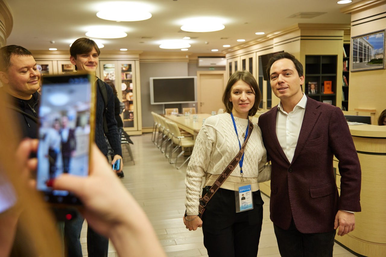 Певец и музыкант, член комиссии МГД по культуре и массовым коммуникациям Родион Газманов (фракция партии «Единая Россия») провел встречу с участниками молодежного форума «Наследие» Певец и музыкант, член комиссии МГД по культуре и массовым коммуникациям Родион Газманов (фракция партии «Единая Россия») провел встречу с участниками молодежного форума «Наследие»