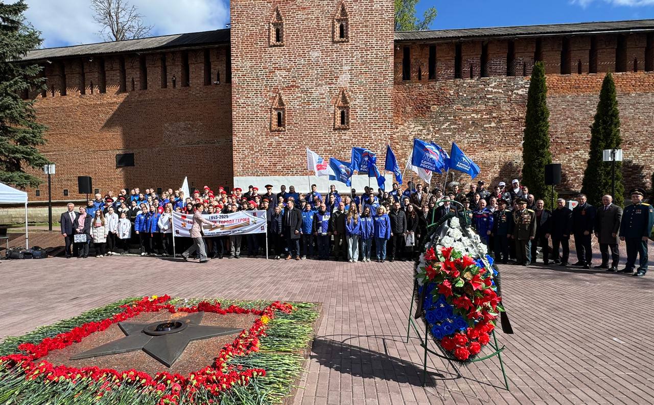 Алексей Шапошников: С Днём Героев Отечества! В этот день мы чествуем героев разных лет и эпох, которые, проявив доблесть и отвагу, защитили нашу страну Алексей Шапошников: С Днём Героев Отечества! В этот день мы чествуем героев разных лет и эпох, которые, проявив доблесть и отвагу, защитили нашу страну