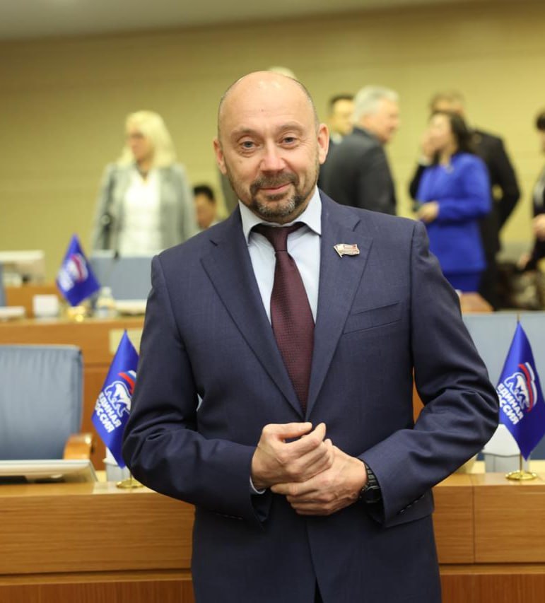 В Москве интеллектуальные дорожные табло будут показывать данные о парковках, рассказал член комиссии МГД по транспорту и развитию дорожно-транспортной инфраструктуры Алексей Кучмин (фракция партии «Единая России») В Москве интеллектуальные дорожные табло будут показывать данные о парковках, рассказал член комиссии МГД по транспорту и развитию дорожно-транспортной инфраструктуры Алексей Кучмин (фракция партии «Единая России»)