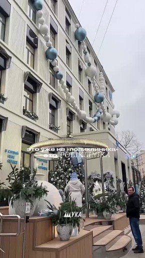 Блогеры в восторге от новогодних украшений московских поликлиник