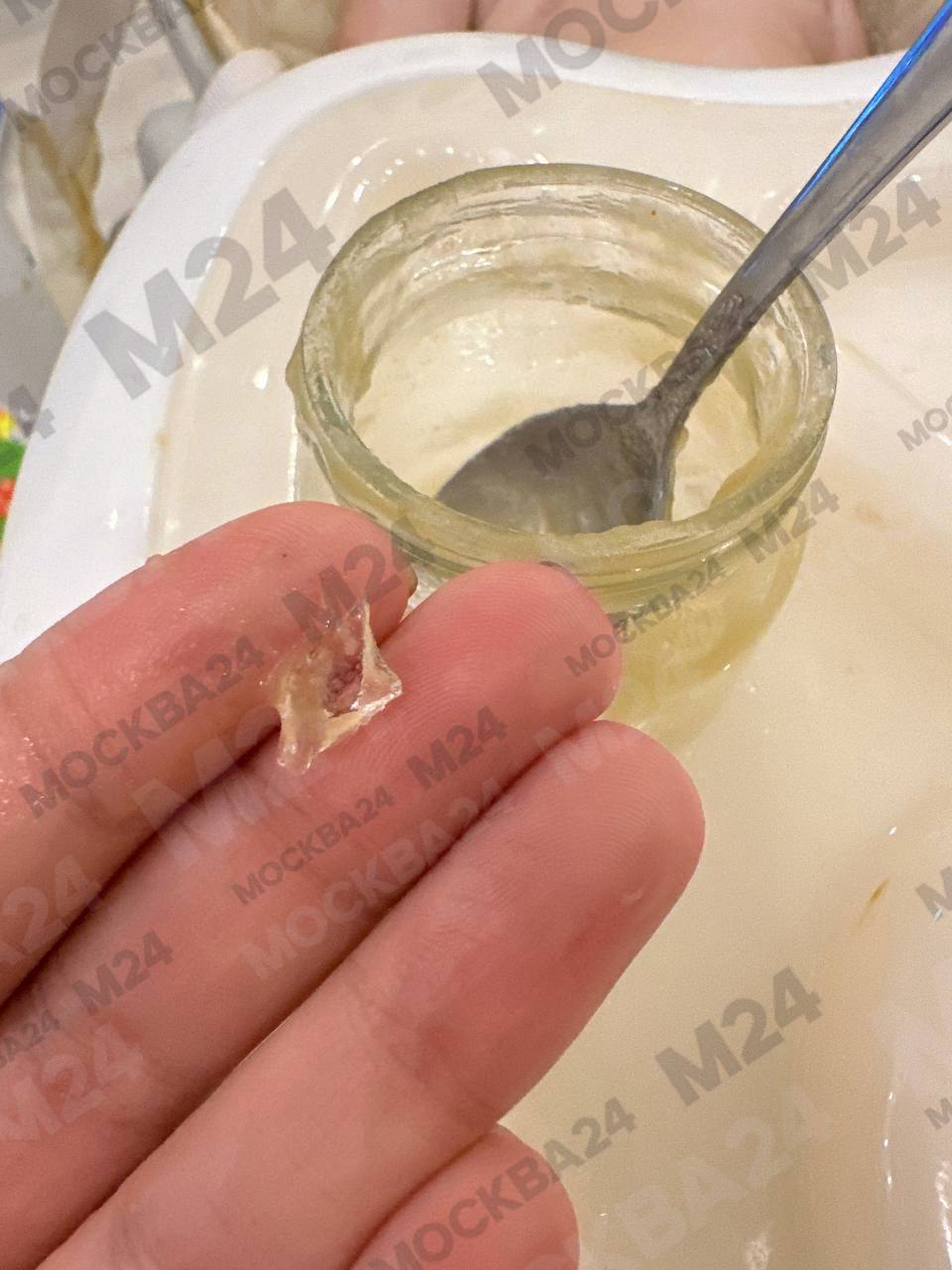 Кусок стекла обнаружила мама в детской пюрешке ФрутоНяня, когда кормила малыша