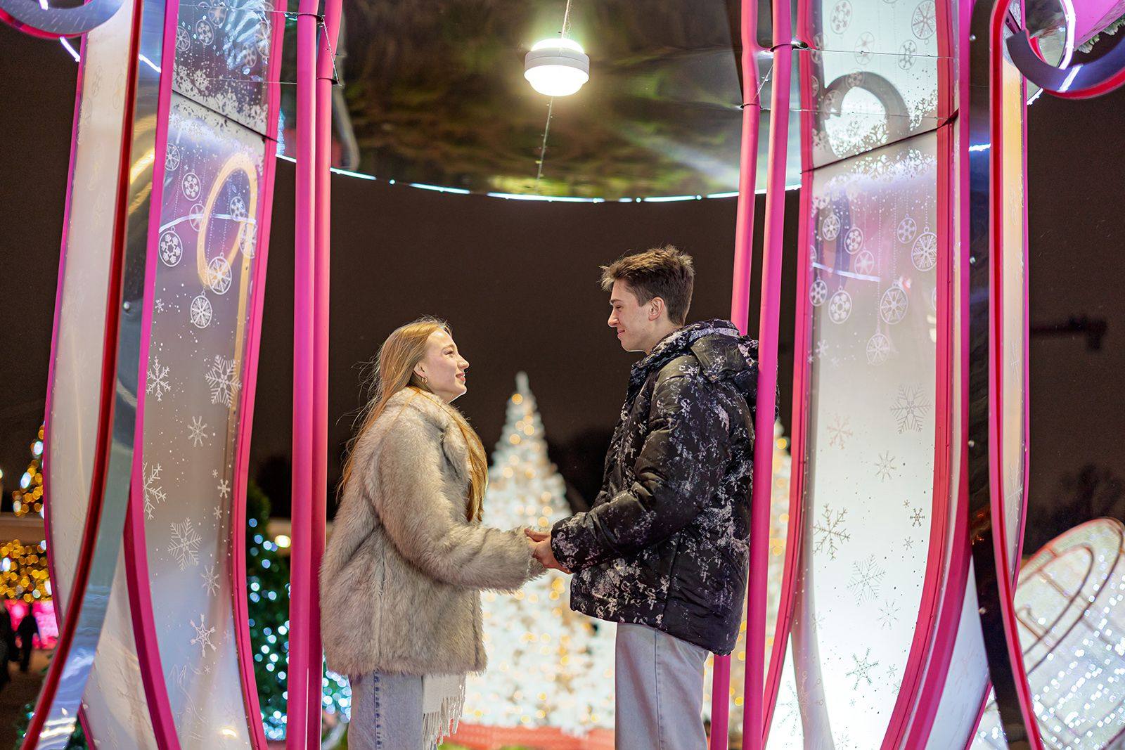 На Воробьевых горах открылась одна из главных площадок проекта «Зима в Москве» На Воробьевых горах открылась одна из главных площадок проекта «Зима в Москве»