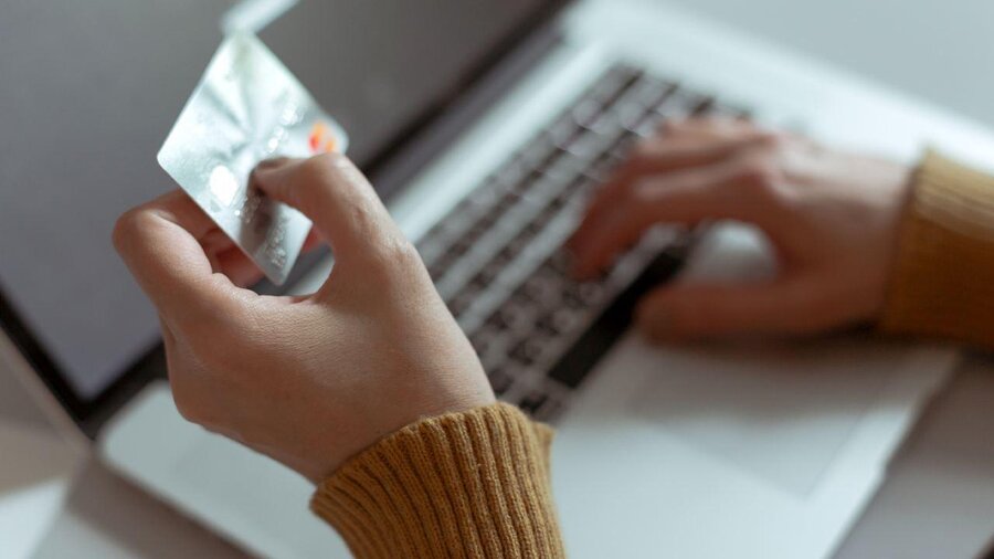 Мошенники научились блокировать банковские карты — будьте внимательны!