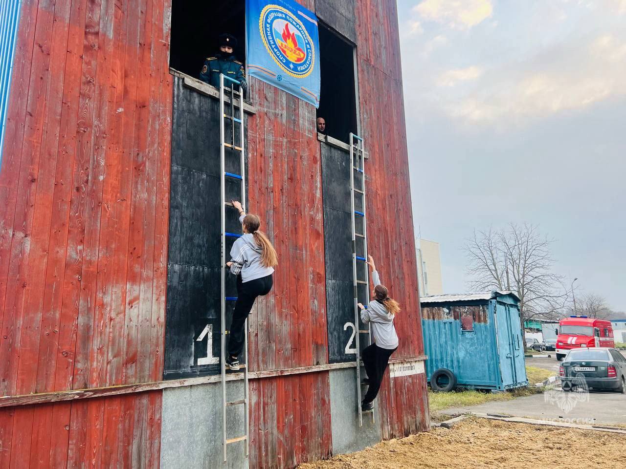 Оттачивая мастерство. На базе 62 ПСЧ Управления по ЮВАО ГУ МЧС России по г. Москве прошли соревнования по пожарно-спасательному спорту для кадетских классов школы № 1363 Оттачивая мастерство. На базе 62 ПСЧ Управления по ЮВАО ГУ МЧС России по г. Москве прошли соревнования по пожарно-спасательному спорту для кадетских классов школы № 1363