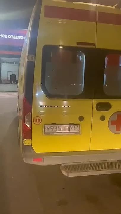 Водитель скорой утверждает, что его оштрафовали за наклейку Георгиевской ленты на служебном автомобиле в Москве