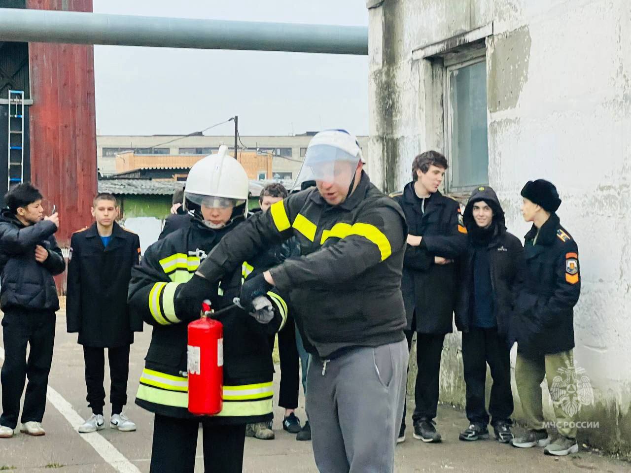 Оттачивая мастерство. На базе 62 ПСЧ Управления по ЮВАО ГУ МЧС России по г. Москве прошли соревнования по пожарно-спасательному спорту для кадетских классов школы № 1363 Оттачивая мастерство. На базе 62 ПСЧ Управления по ЮВАО ГУ МЧС России по г. Москве прошли соревнования по пожарно-спасательному спорту для кадетских классов школы № 1363