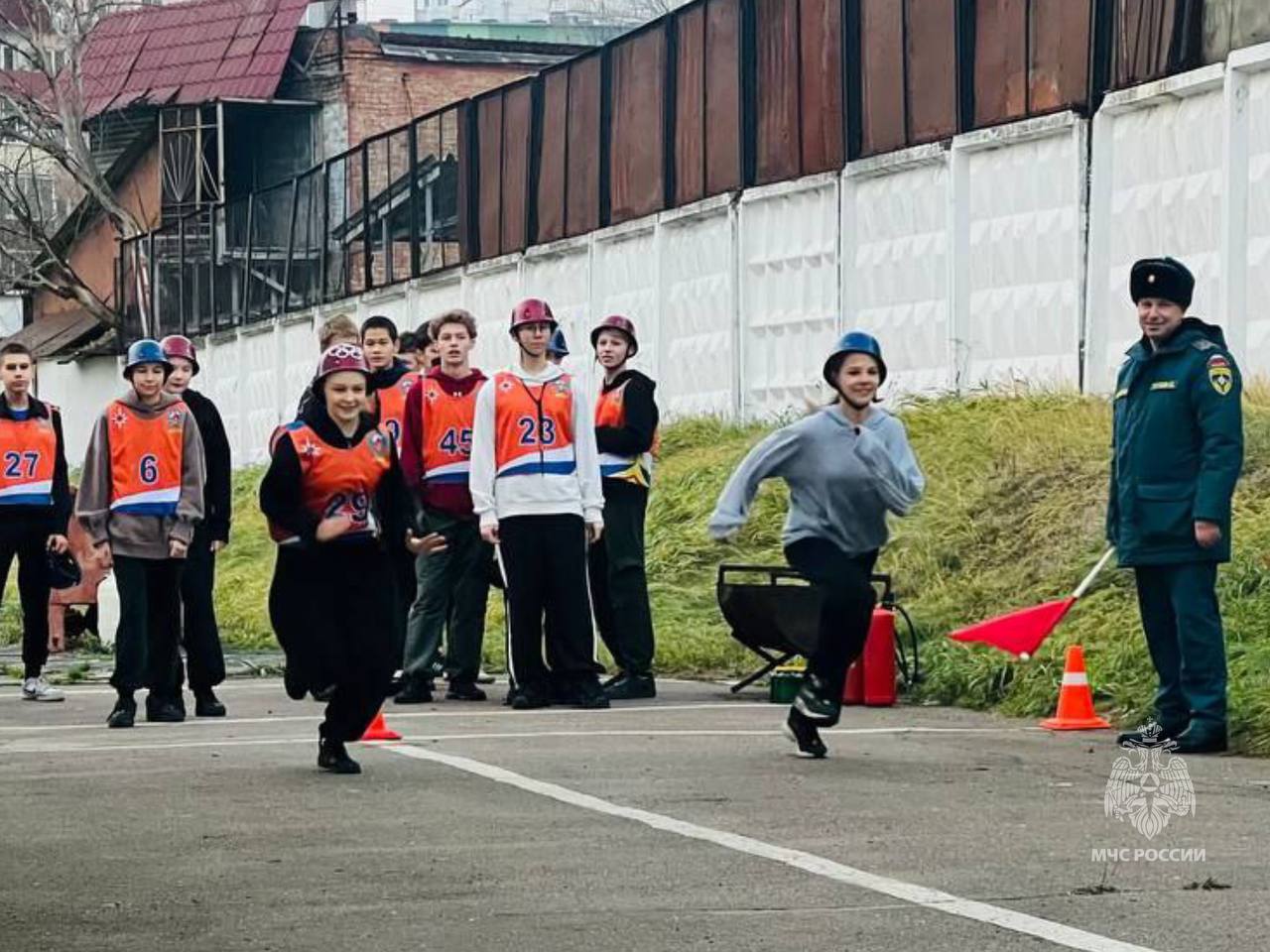 Оттачивая мастерство. На базе 62 ПСЧ Управления по ЮВАО ГУ МЧС России по г. Москве прошли соревнования по пожарно-спасательному спорту для кадетских классов школы № 1363 Оттачивая мастерство. На базе 62 ПСЧ Управления по ЮВАО ГУ МЧС России по г. Москве прошли соревнования по пожарно-спасательному спорту для кадетских классов школы № 1363