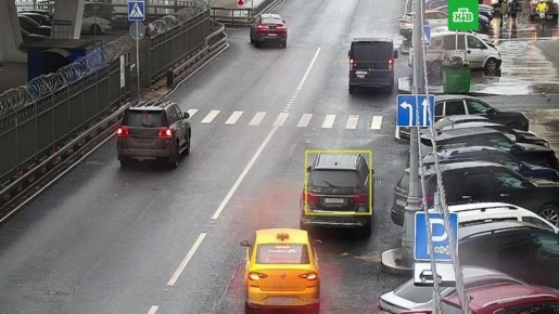 Камеры в Москве начали выявлять новый вид нарушения — остановку в местах, где автомобиль мешает пешеходам или другим участникам движения