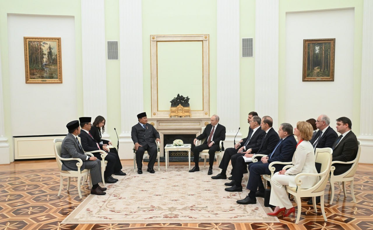 В Кремле проходят переговоры Президента России Владимира Путина с Президентом Республики Индонезии Прабово Субианто, который прибыл в Москву с рабочим визитом (10 декабря 2025 года) В Кремле проходят переговоры Президента России Владимира Путина с Президентом Республики Индонезии Прабово Субианто, который прибыл в Москву с рабочим визитом (10 декабря 2025 года)