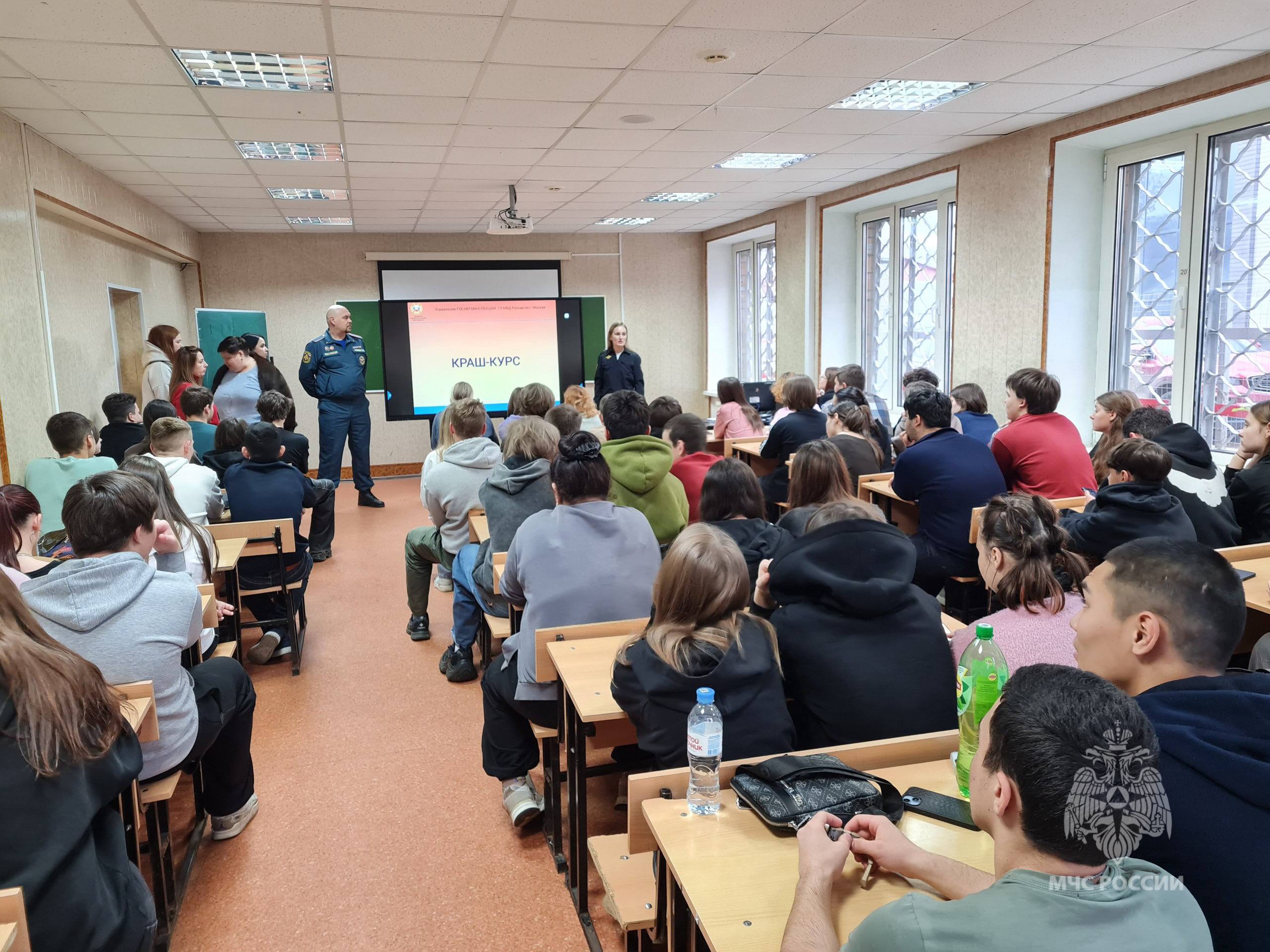 Обсудили вопросы безопасности со студентами