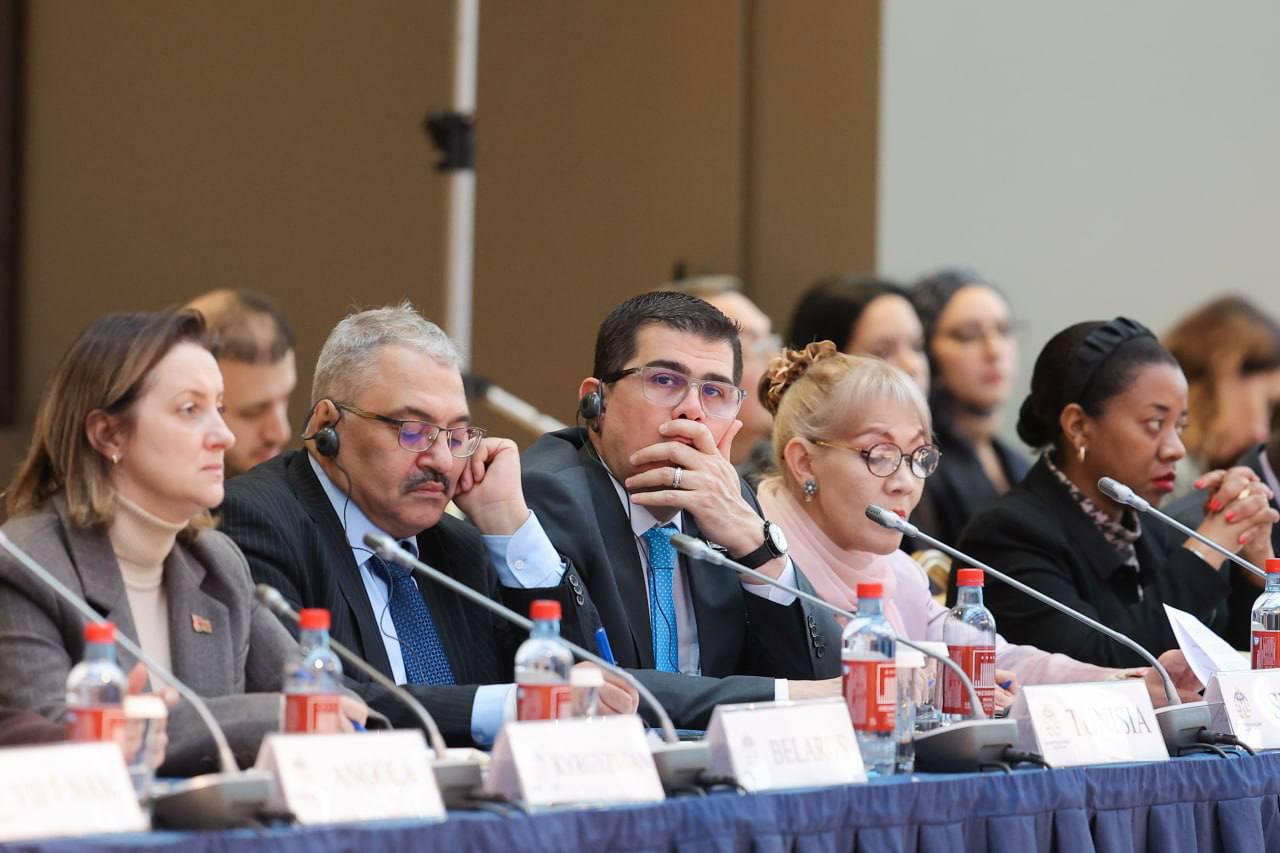 11 декабря Министр иностранных дел Российской Федерации С.В.Лавров выступил на «круглом столе» по теме «Украинский кризис. Дипломатия и перспективы урегулирования», организованном Дипломатической академией МИД России, в... 11 декабря Министр иностранных дел Российской Федерации С.В.Лавров выступил на «круглом столе» по теме «Украинский кризис. Дипломатия и перспективы урегулирования», организованном Дипломатической академией МИД России, в...