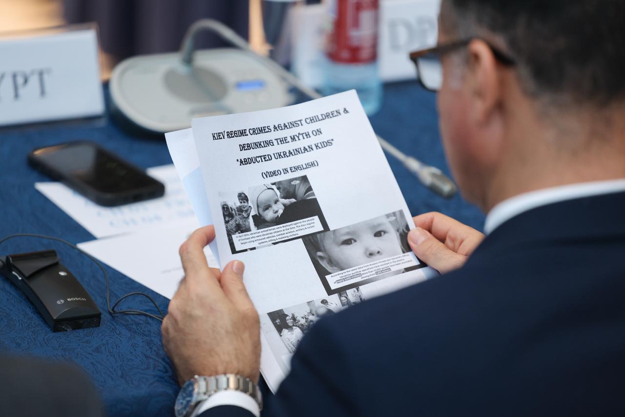 11 декабря Министр иностранных дел Российской Федерации С.В.Лавров выступил на «круглом столе» по теме «Украинский кризис. Дипломатия и перспективы урегулирования», организованном Дипломатической академией МИД России, в... 11 декабря Министр иностранных дел Российской Федерации С.В.Лавров выступил на «круглом столе» по теме «Украинский кризис. Дипломатия и перспективы урегулирования», организованном Дипломатической академией МИД России, в...