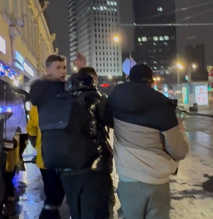 Сергей Карнаухов: Приехал сейчас в часовню. Привез воду для Сосуда со святой водой Сергей Карнаухов: Приехал сейчас в часовню. Привез воду для Сосуда со святой водой