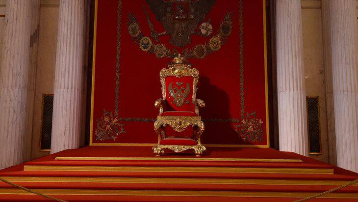 Пришёл — сел — заплатил миллион: Эрмитаж требует 847 тысяч рублей с посетителя, присевшего на трон Павла I