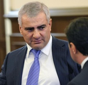 Обыски прошли в квартире лингвиста, который заключил, что в словах бизнесмена Карапетяна не было призыва к свержению власти