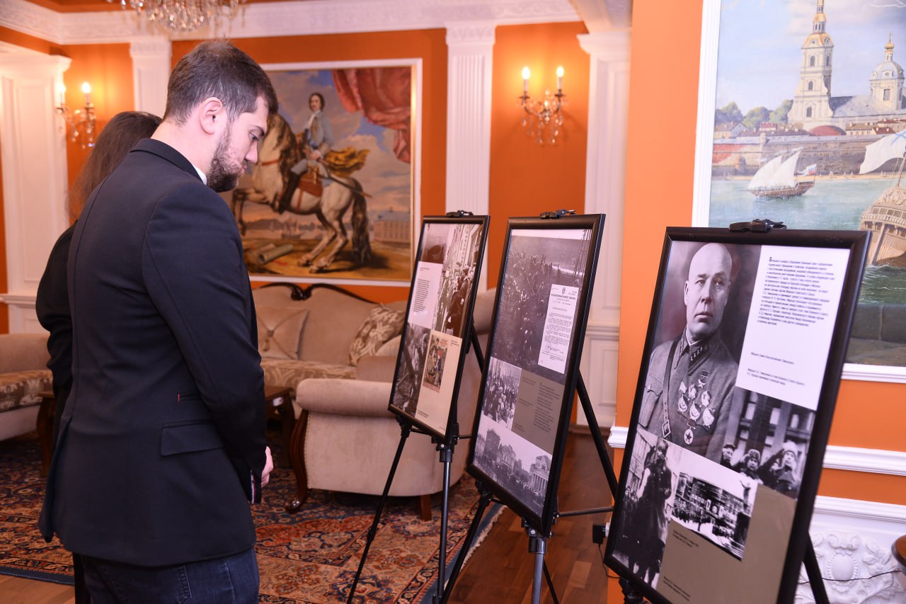 11 декабря в Посольстве России в Азербайджане был организован торжественный концерт, приуроченный сразу к двум значимым событиям, которые отмечаются в этом году – 80-летию Победы в Великой Отечественной войне 1941-1945 гг. и... 11 декабря в Посольстве России в Азербайджане был организован торжественный концерт, приуроченный сразу к двум значимым событиям, которые отмечаются в этом году – 80-летию Победы в Великой Отечественной войне 1941-1945 гг. и...