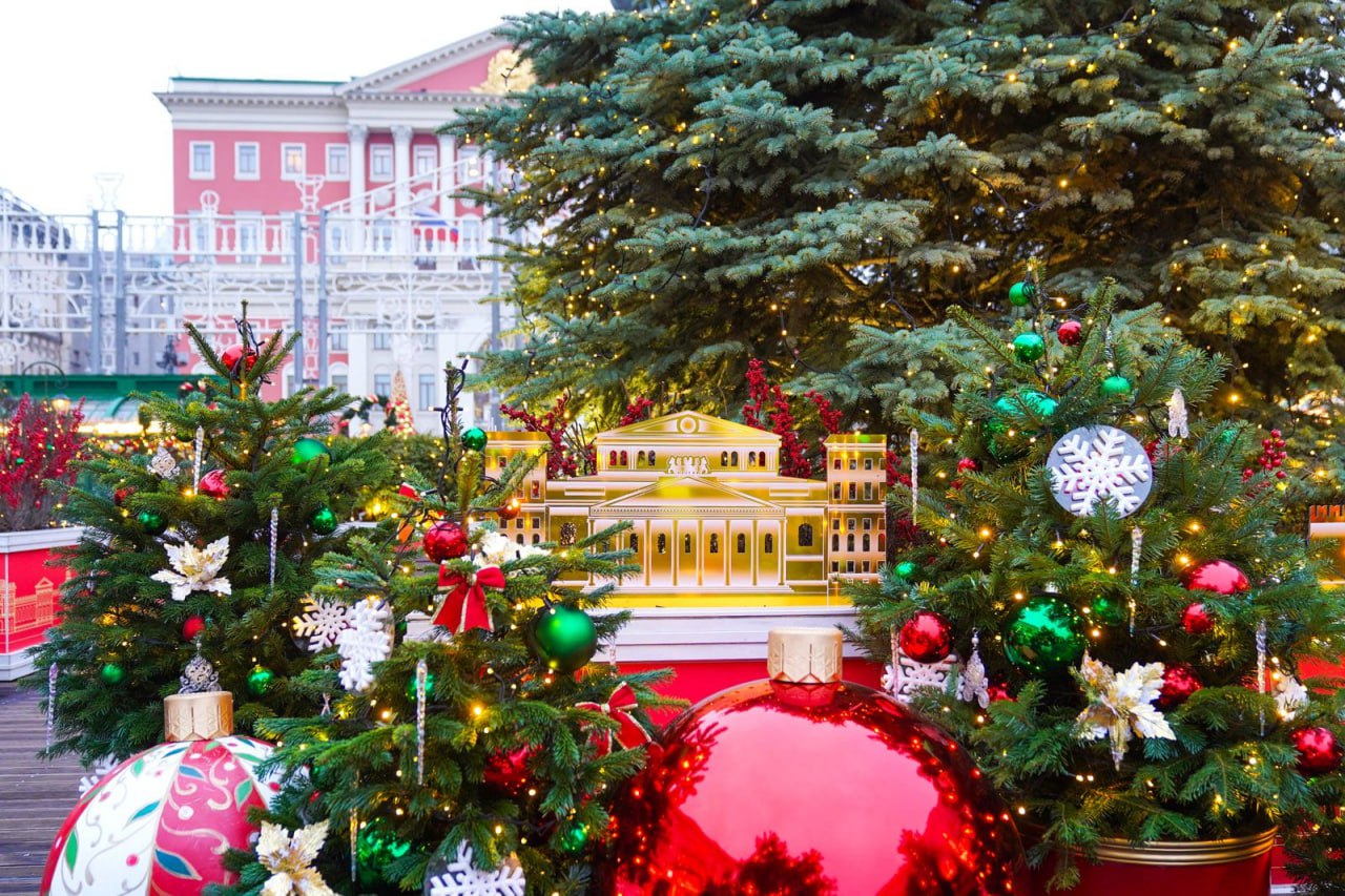 Выпавший ночью снег напомнил нам, что на календаре уже зима, а мы напоминаем: в столице стартовал масштабный фестиваль «Путешествие в Рождество»! Выпавший ночью снег напомнил нам, что на календаре уже зима, а мы напоминаем: в столице стартовал масштабный фестиваль «Путешествие в Рождество»!