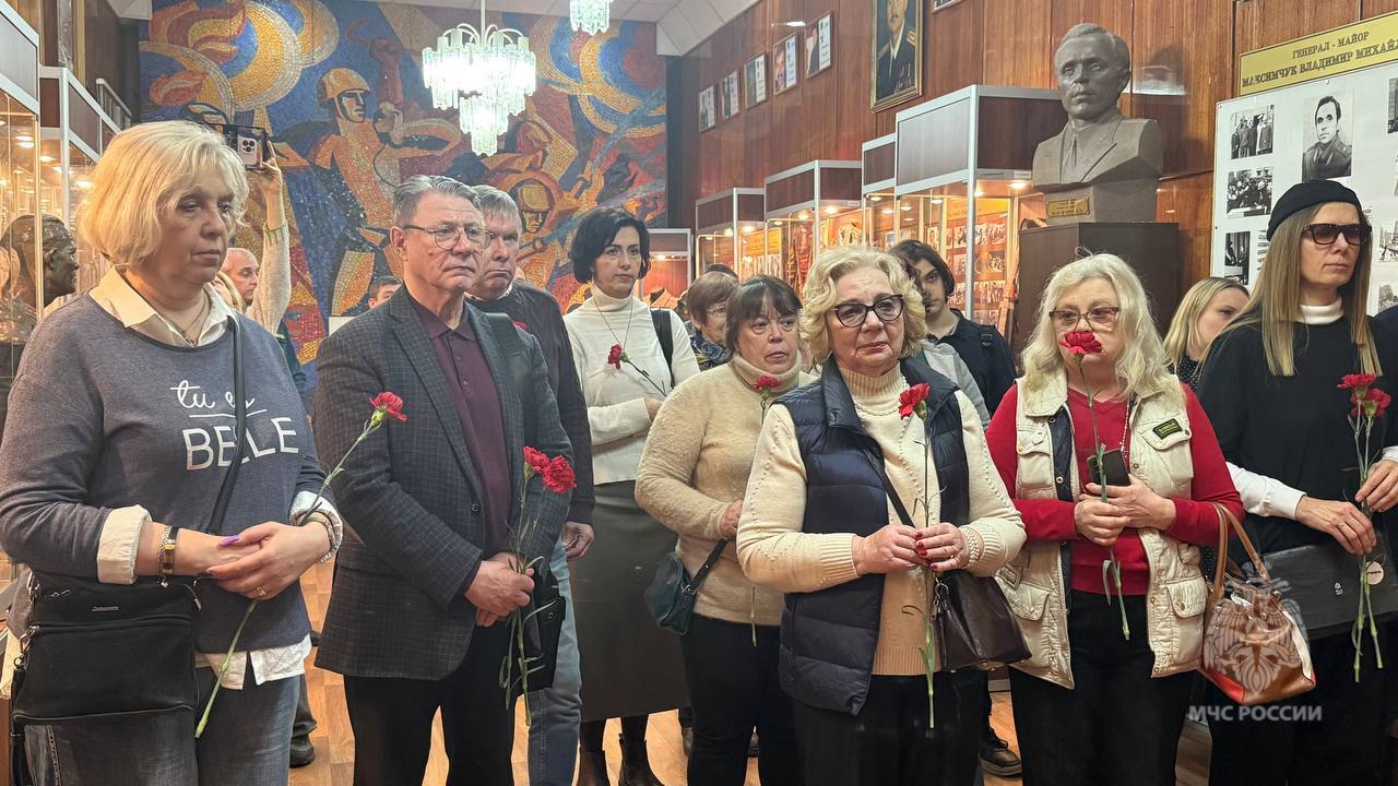 В преддверии 35-летия МЧС России в Музее пожарной г. Москвы охраны почтили память героев В преддверии 35-летия МЧС России в Музее пожарной г. Москвы охраны почтили память героев