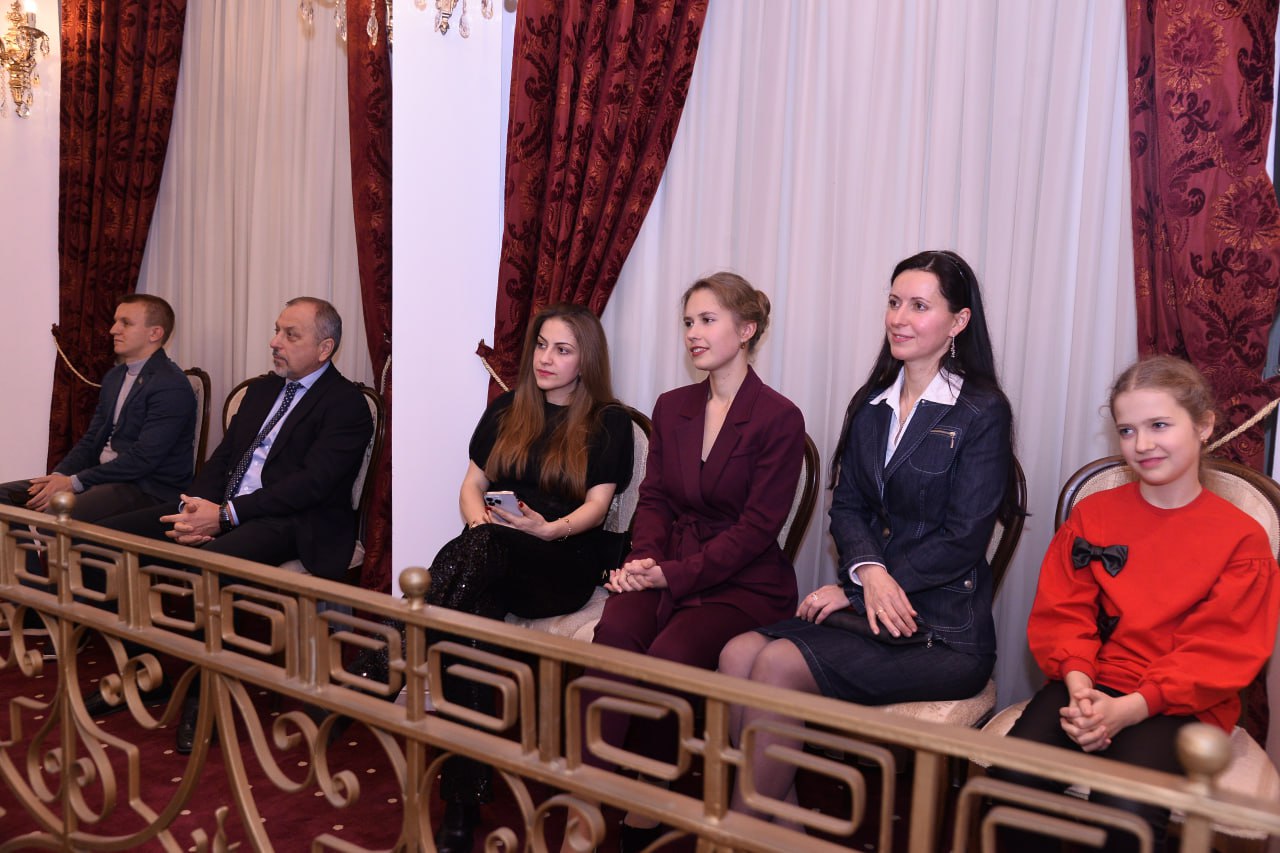 11 декабря в Посольстве России в Азербайджане был организован торжественный концерт, приуроченный сразу к двум значимым событиям, которые отмечаются в этом году – 80-летию Победы в Великой Отечественной войне 1941-1945 гг. и... 11 декабря в Посольстве России в Азербайджане был организован торжественный концерт, приуроченный сразу к двум значимым событиям, которые отмечаются в этом году – 80-летию Победы в Великой Отечественной войне 1941-1945 гг. и...