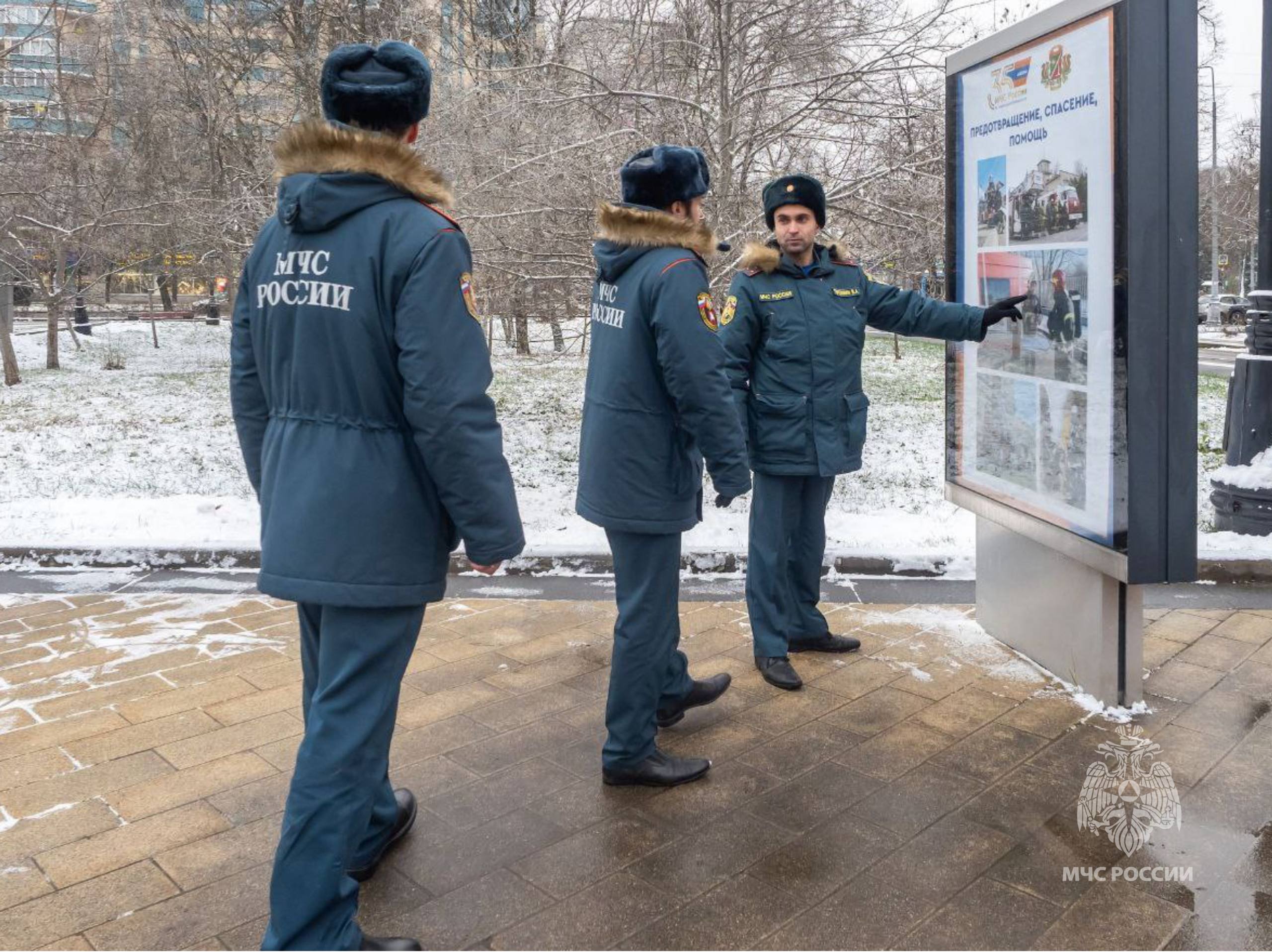 В Зеленограде открыли фотовыставку, посвященную 35-летию МЧС России В Зеленограде открыли фотовыставку, посвященную 35-летию МЧС России