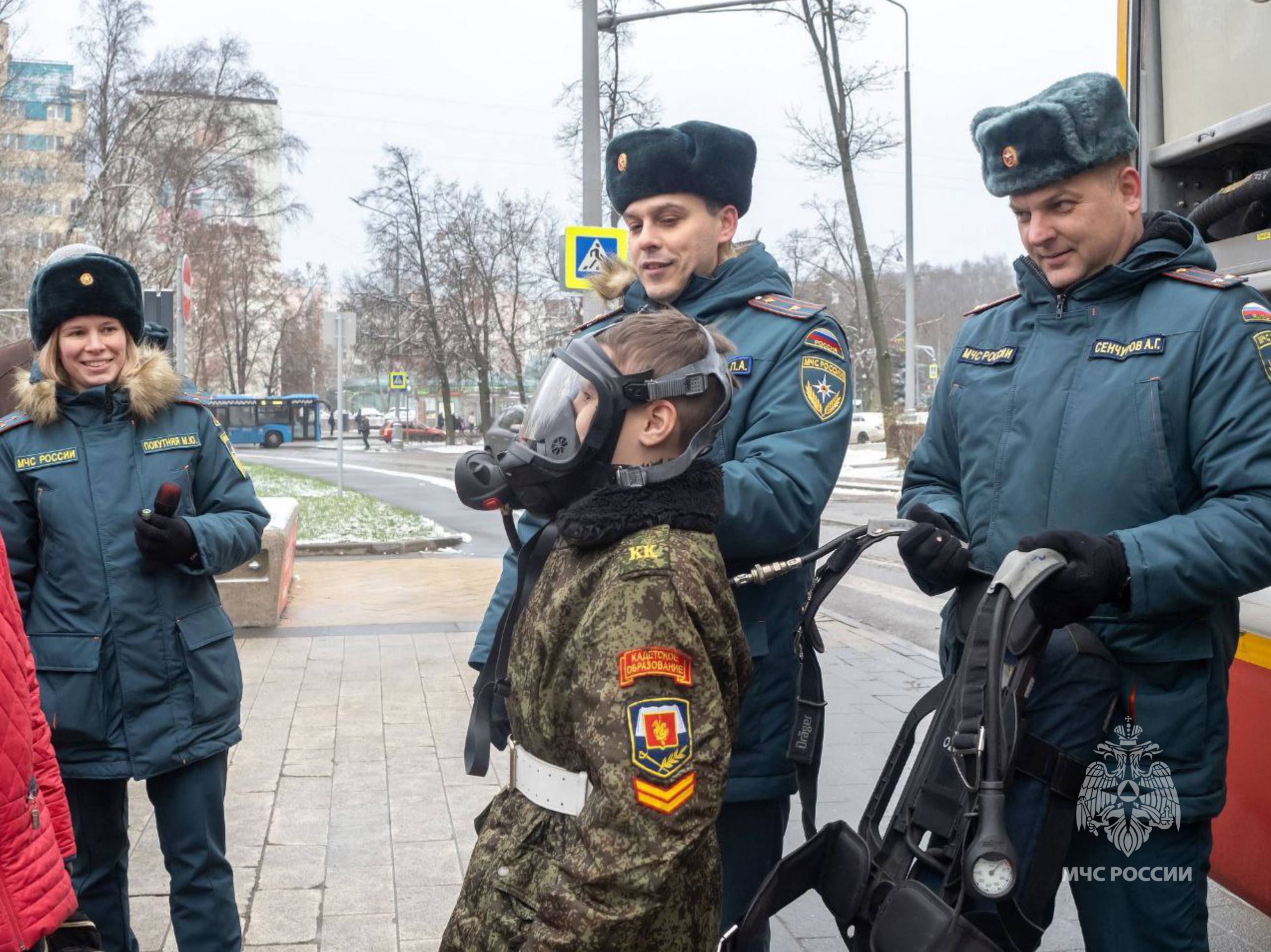 В Зеленограде открыли фотовыставку, посвященную 35-летию МЧС России В Зеленограде открыли фотовыставку, посвященную 35-летию МЧС России