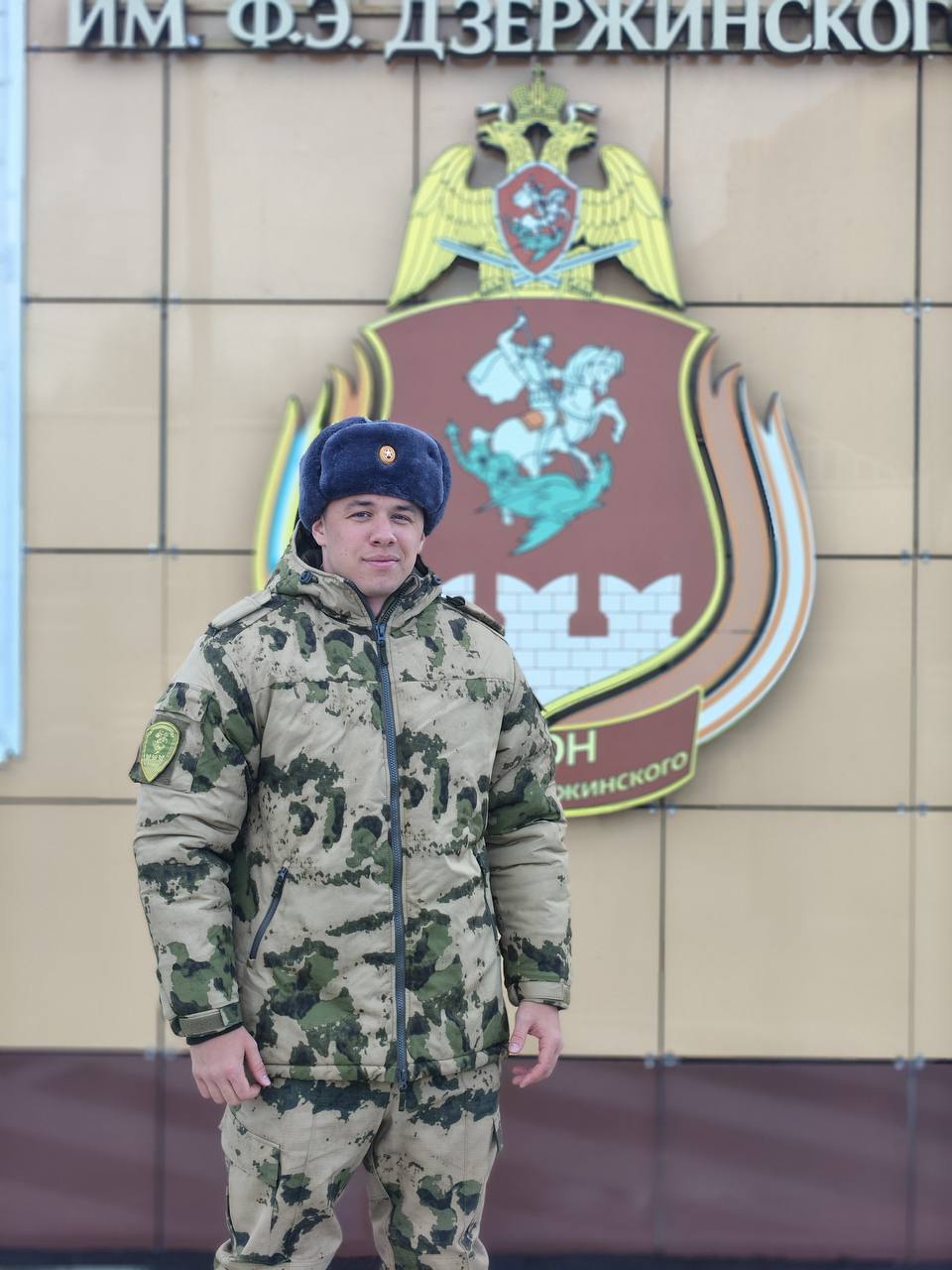 «Размещён в стандартных условиях, питается вместе со всеми»