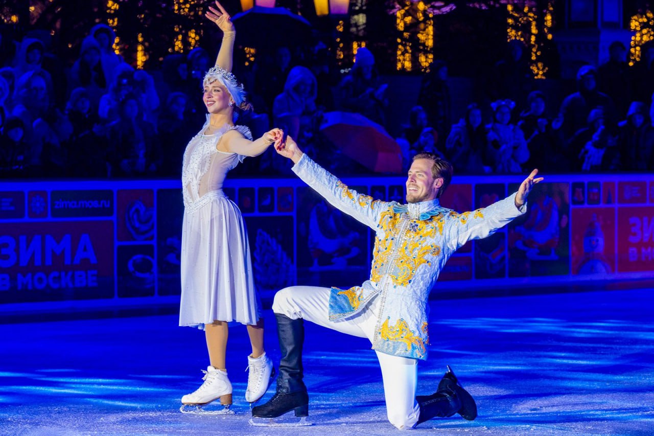 Выпавший ночью снег напомнил нам, что на календаре уже зима, а мы напоминаем: в столице стартовал масштабный фестиваль «Путешествие в Рождество»! Выпавший ночью снег напомнил нам, что на календаре уже зима, а мы напоминаем: в столице стартовал масштабный фестиваль «Путешествие в Рождество»!