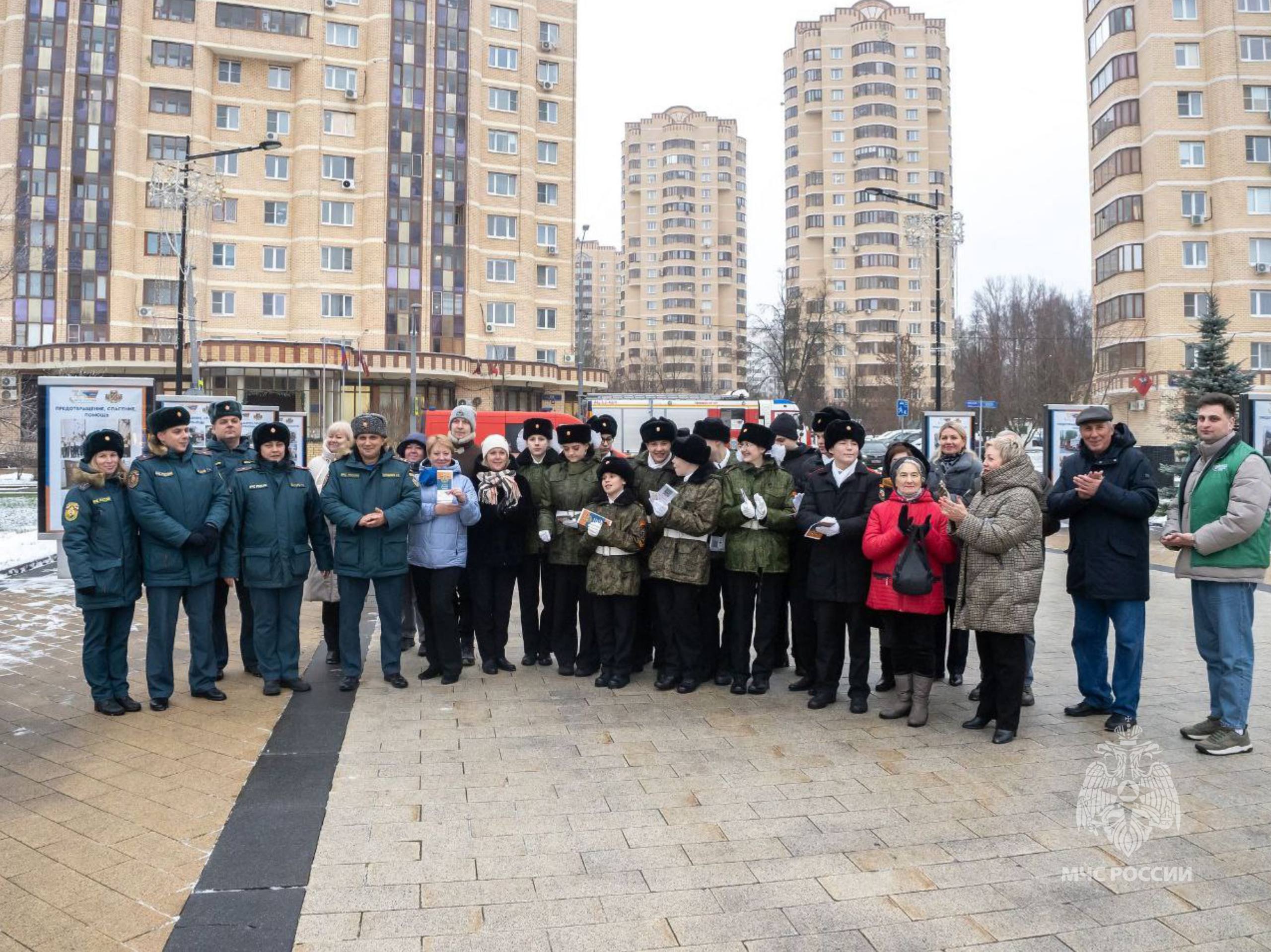 В Зеленограде открыли фотовыставку, посвященную 35-летию МЧС России В Зеленограде открыли фотовыставку, посвященную 35-летию МЧС России