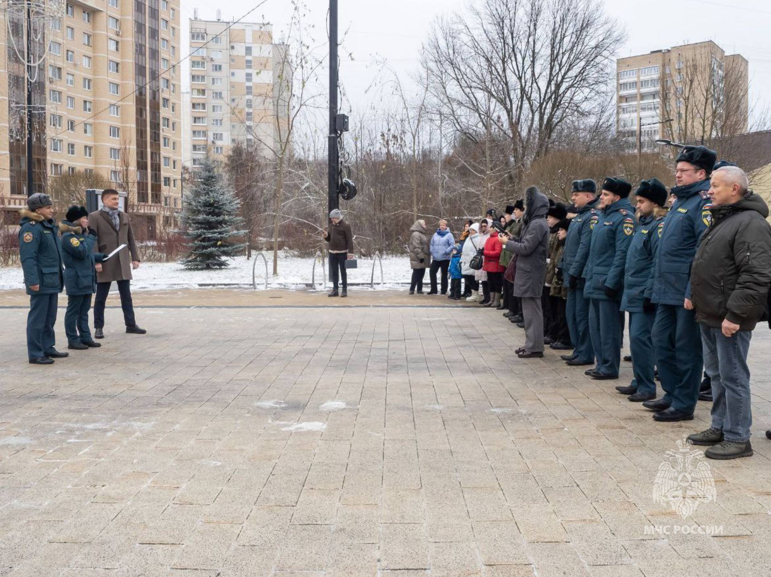 В Зеленограде открыли фотовыставку, посвященную 35-летию МЧС России В Зеленограде открыли фотовыставку, посвященную 35-летию МЧС России