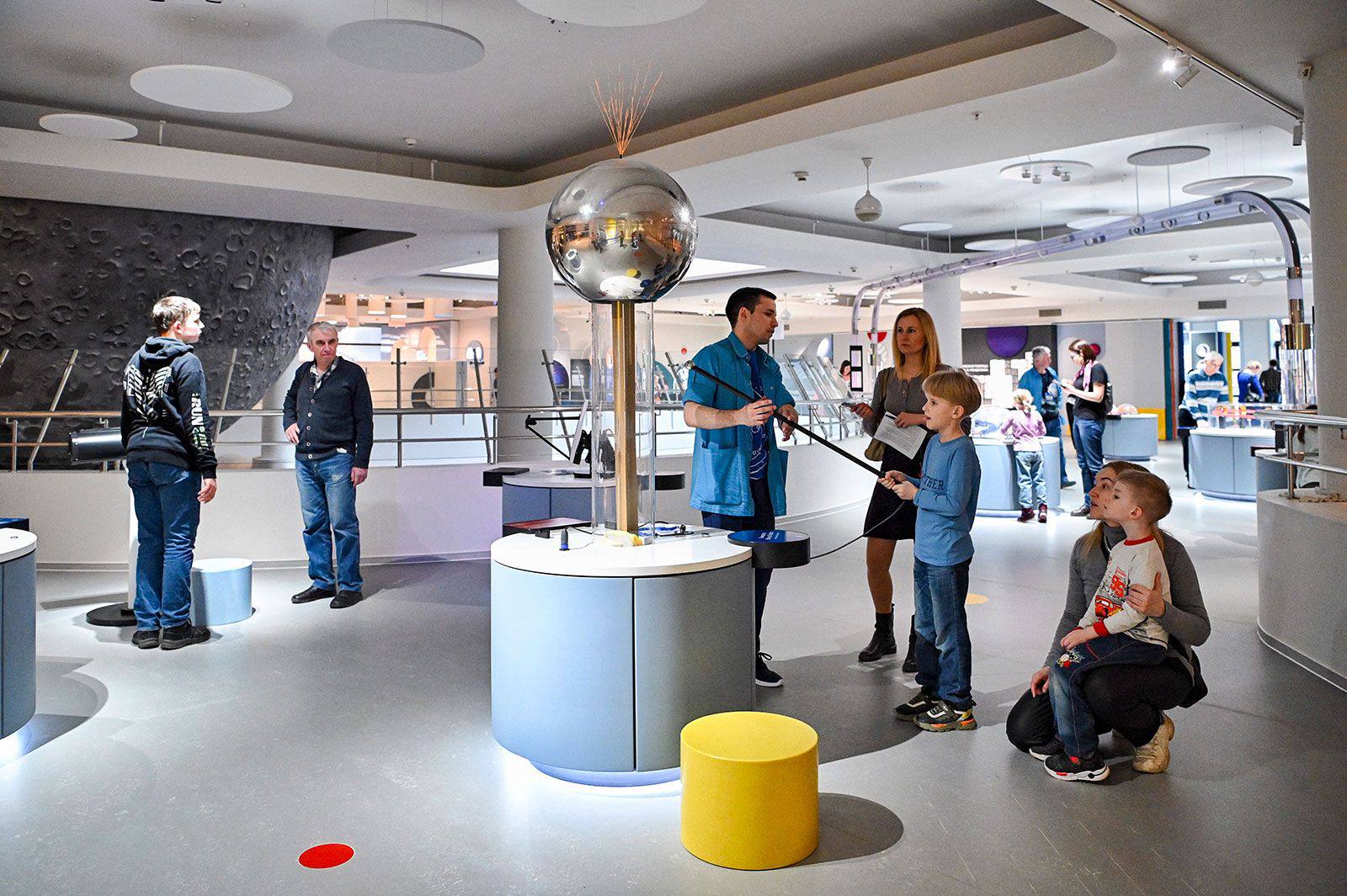 Юным москвичам проведут видеоэкскурсию по планетарию Юным москвичам проведут видеоэкскурсию по планетарию