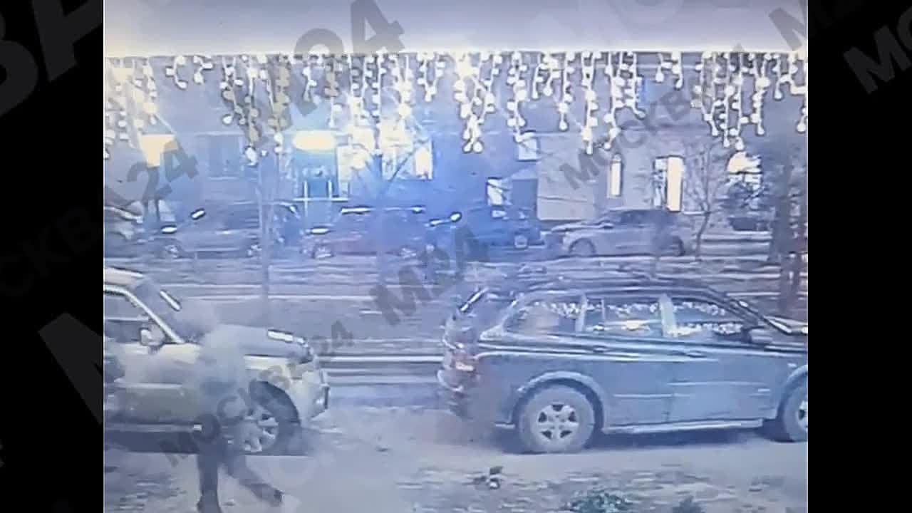 Жители многоэтажки в Щербинке остались без новогодней ёлки после адского ночного разгуляя пьяной компании